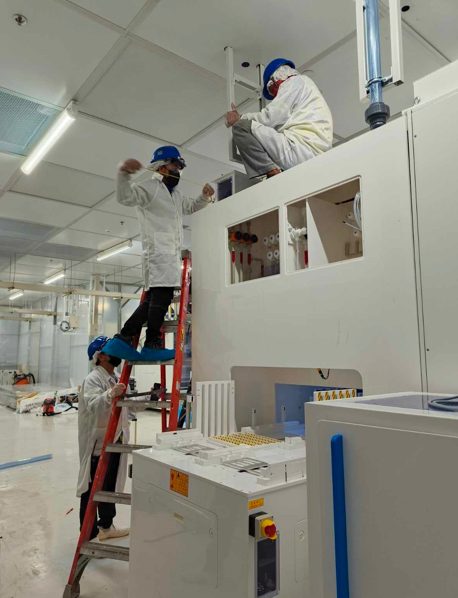 Stainless gas supply tool hook-up installed at semiconductor cleanroom level