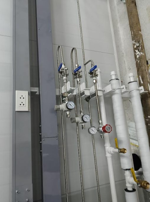Stainless cleanroom gas-supply piping installed at a semiconductor plant